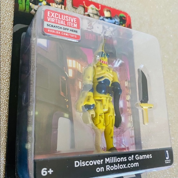 Roblox Darkenmor Bad Banana with Exclusive Code - Picture 3 of 6